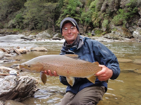 Streamer stud Bradley